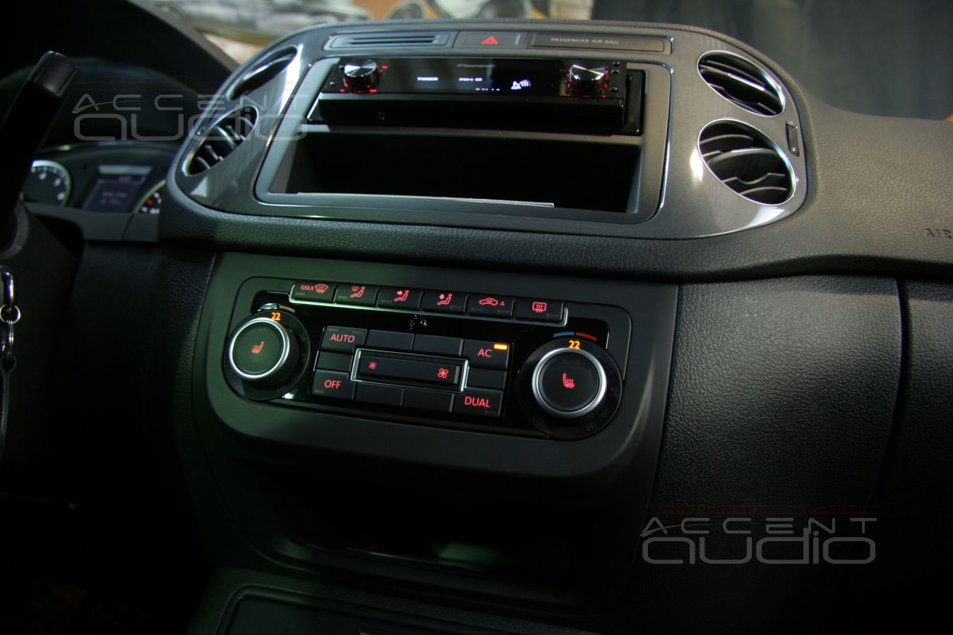 Замена магнитолы в Volkswagen Tiguan