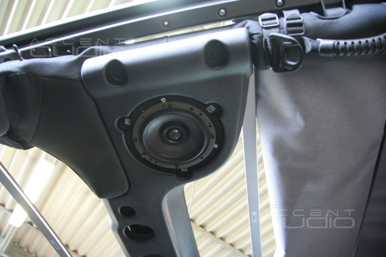 Установка акустических систем в Jeep Wrangler