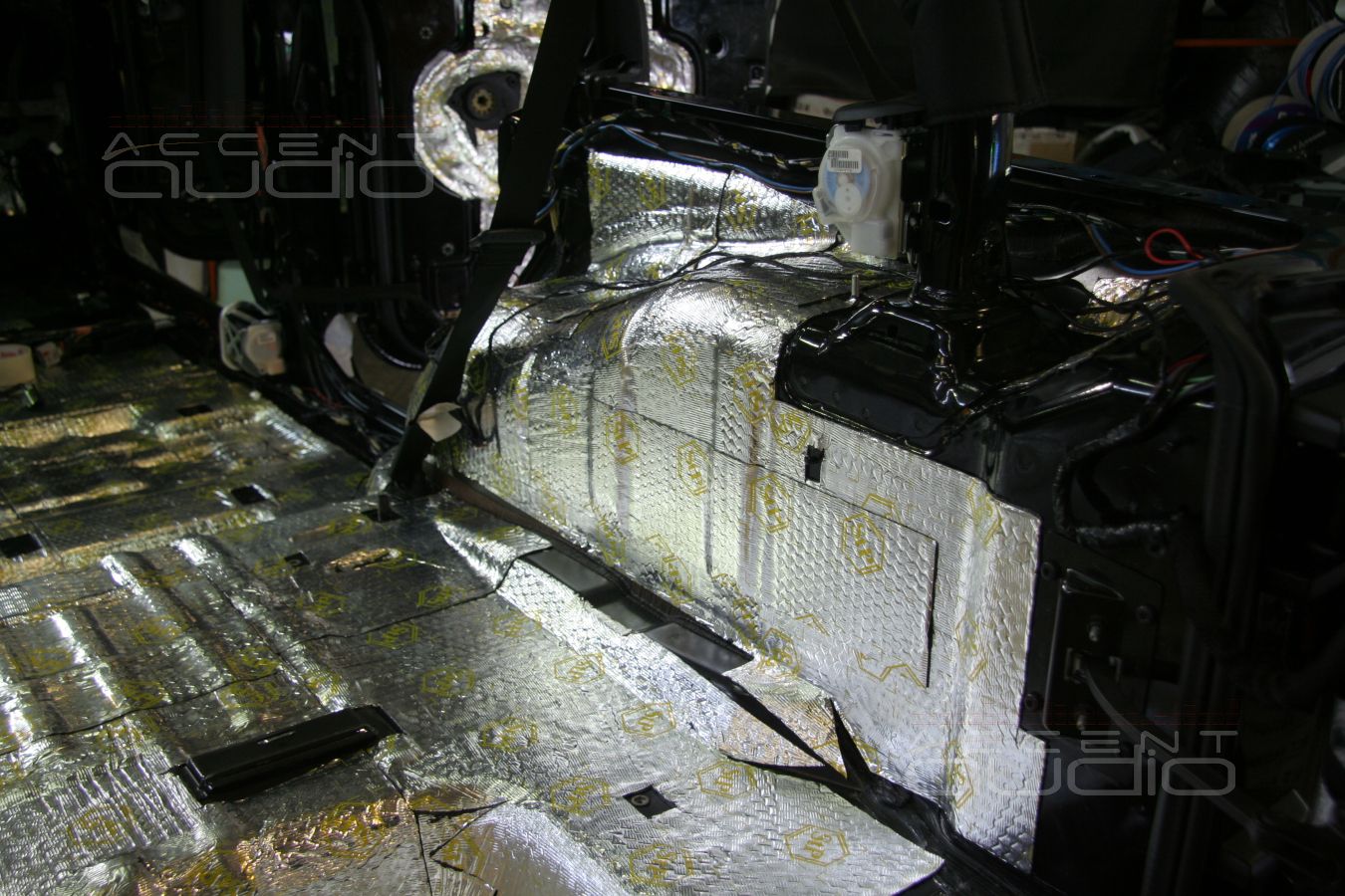 Тюнинг: шумоизоляция Jeep Wrangler, установка инвертора и модификация проводки