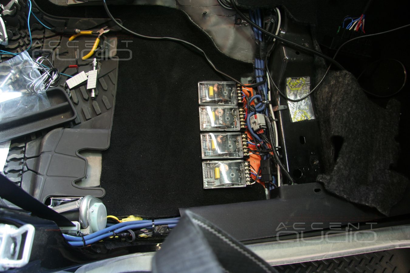 Установка акустических систем в Jeep Wrangler