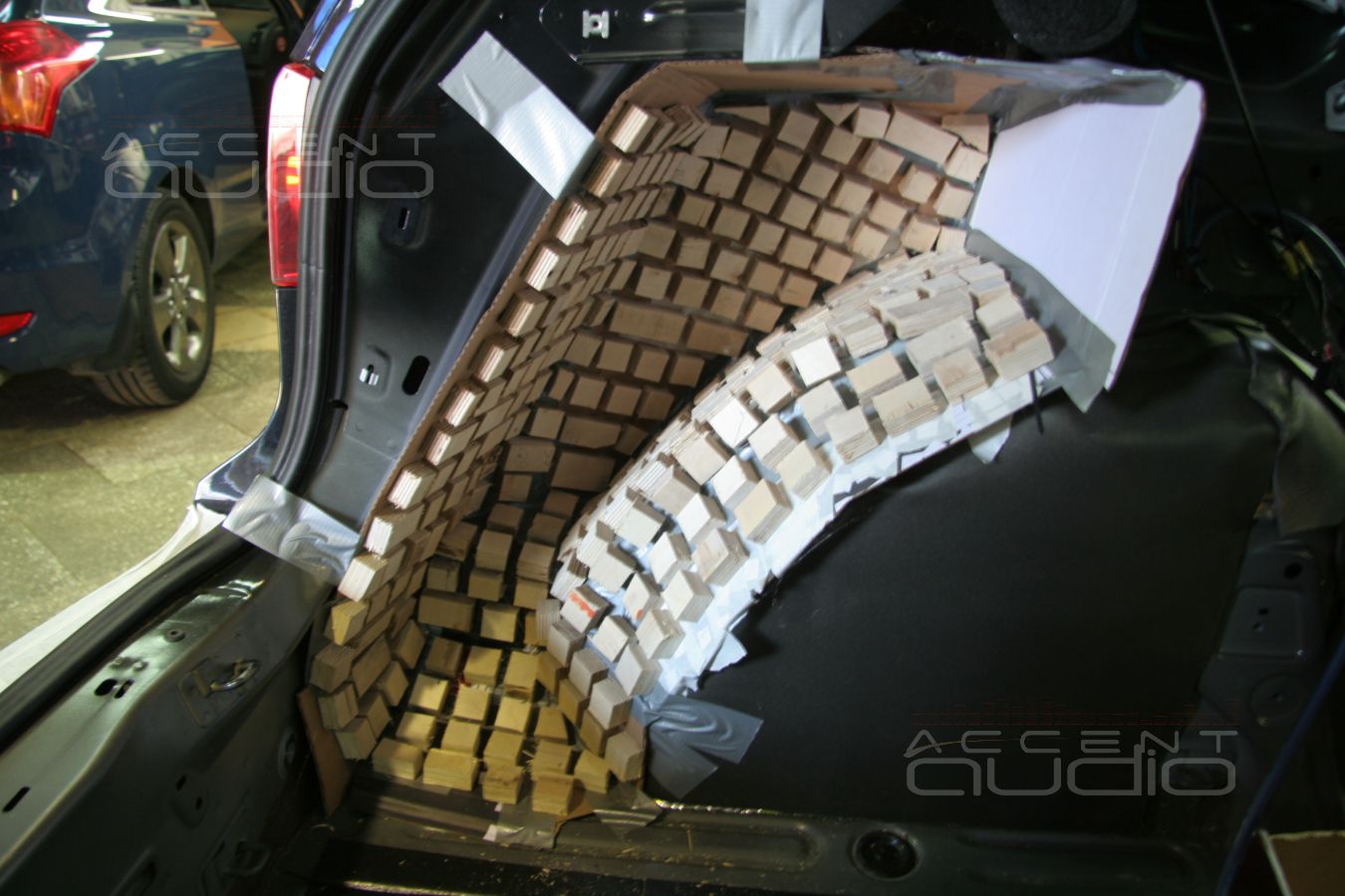 Сабвуфер в Volkswagen Tiguan