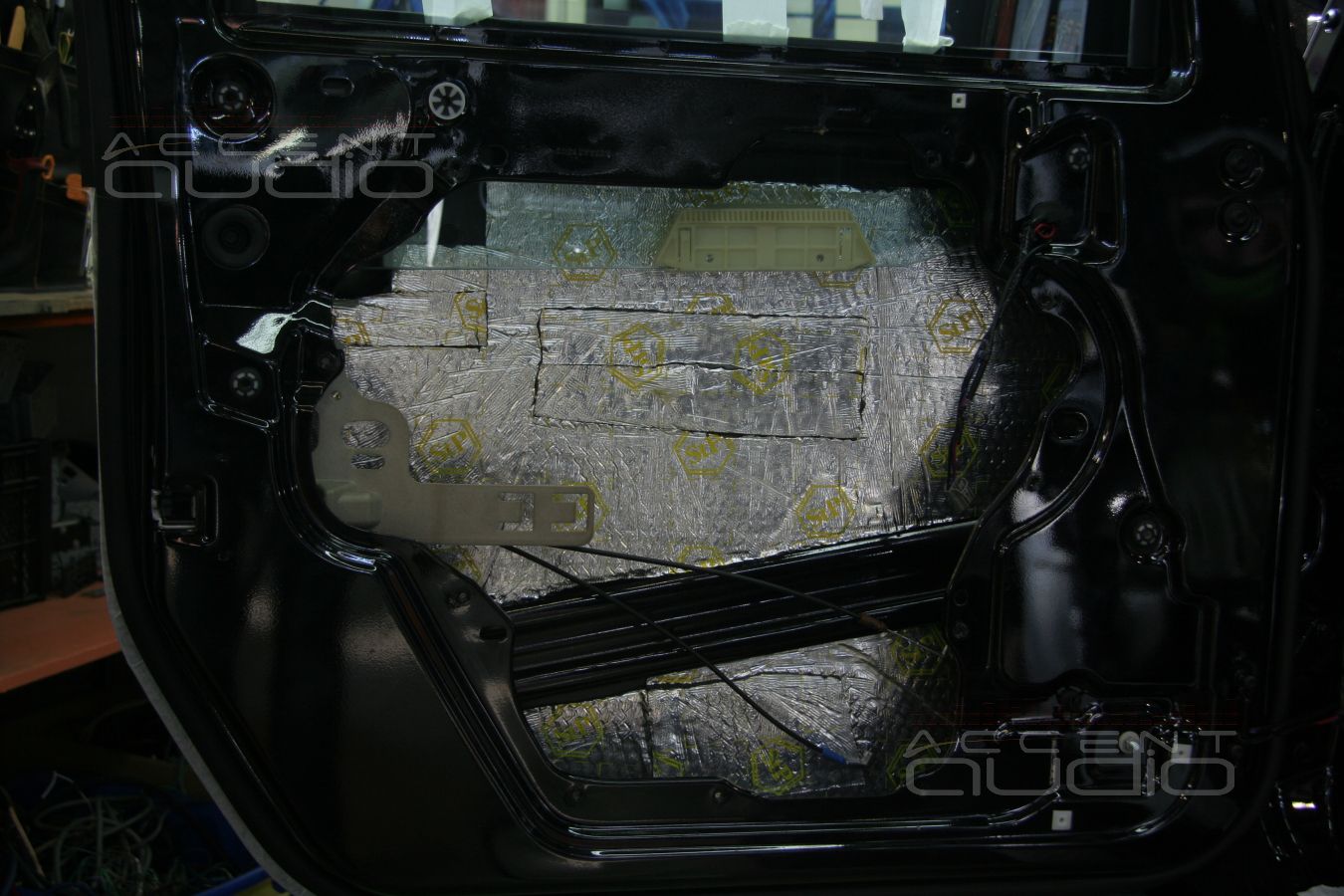 Тюнинг: шумоизоляция Jeep Wrangler, установка инвертора и модификация проводки