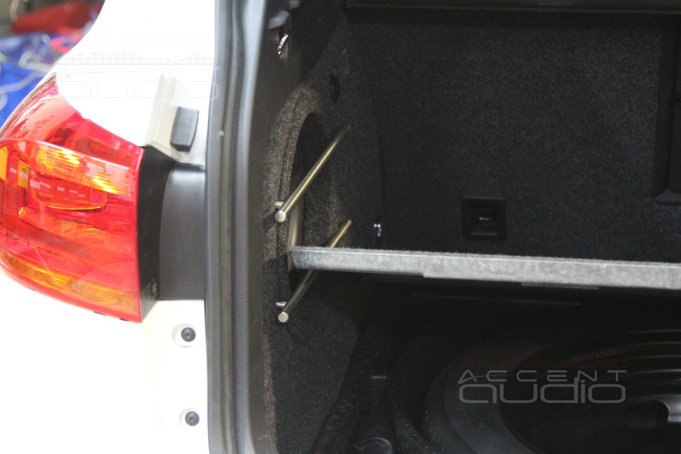 Сабвуфер в Volkswagen Tiguan