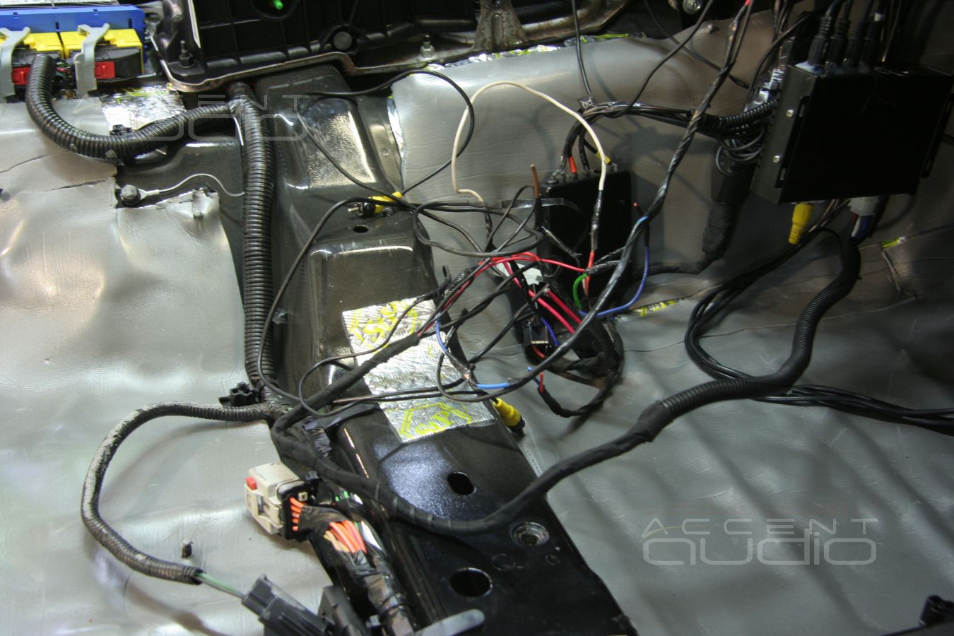 Тюнинг: шумоизоляция Jeep Wrangler, установка инвертора и модификация проводки