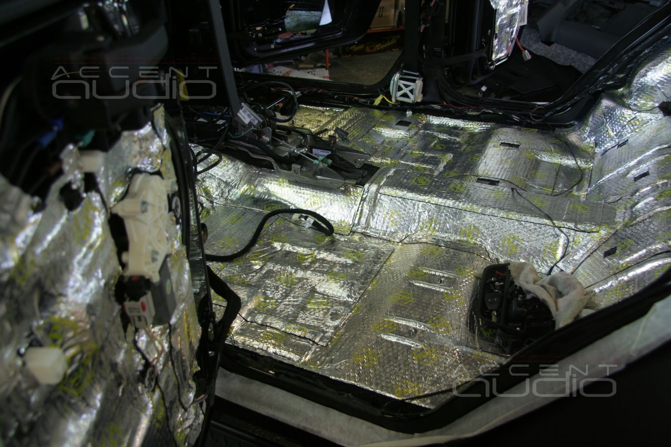 Тюнинг: шумоизоляция Jeep Wrangler, установка инвертора и модификация проводки