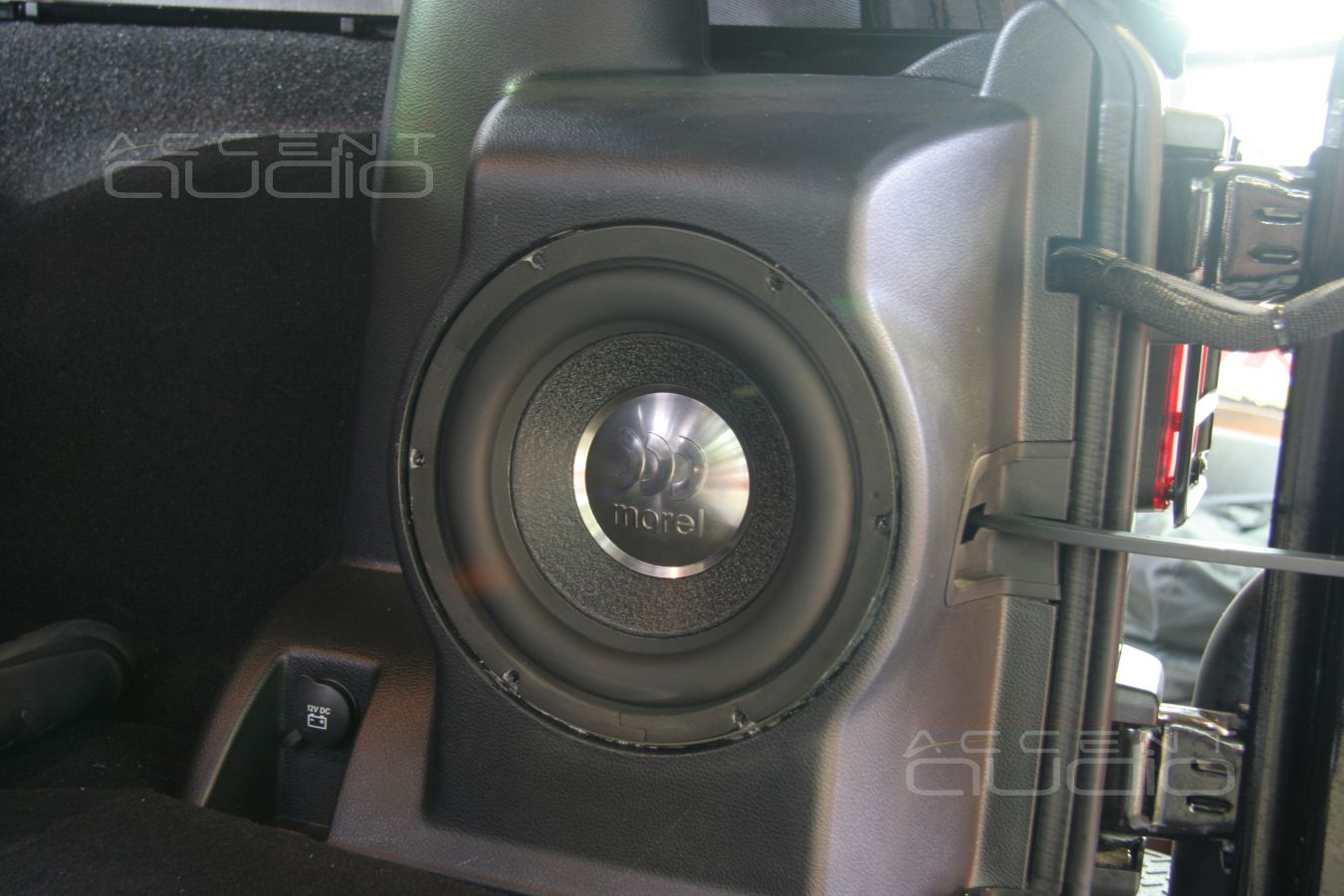 Установка сабвуфера в Jeep Wrangler