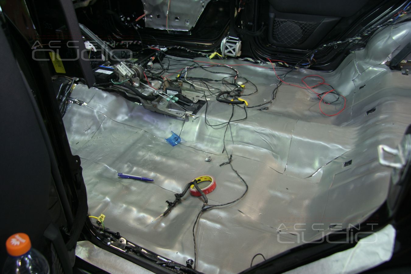 Тюнинг: шумоизоляция Jeep Wrangler, установка инвертора и модификация проводки