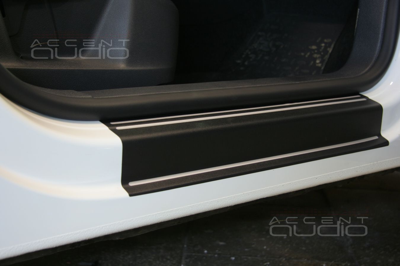 Декоративная защита порогов на Volkswagen Tiguan