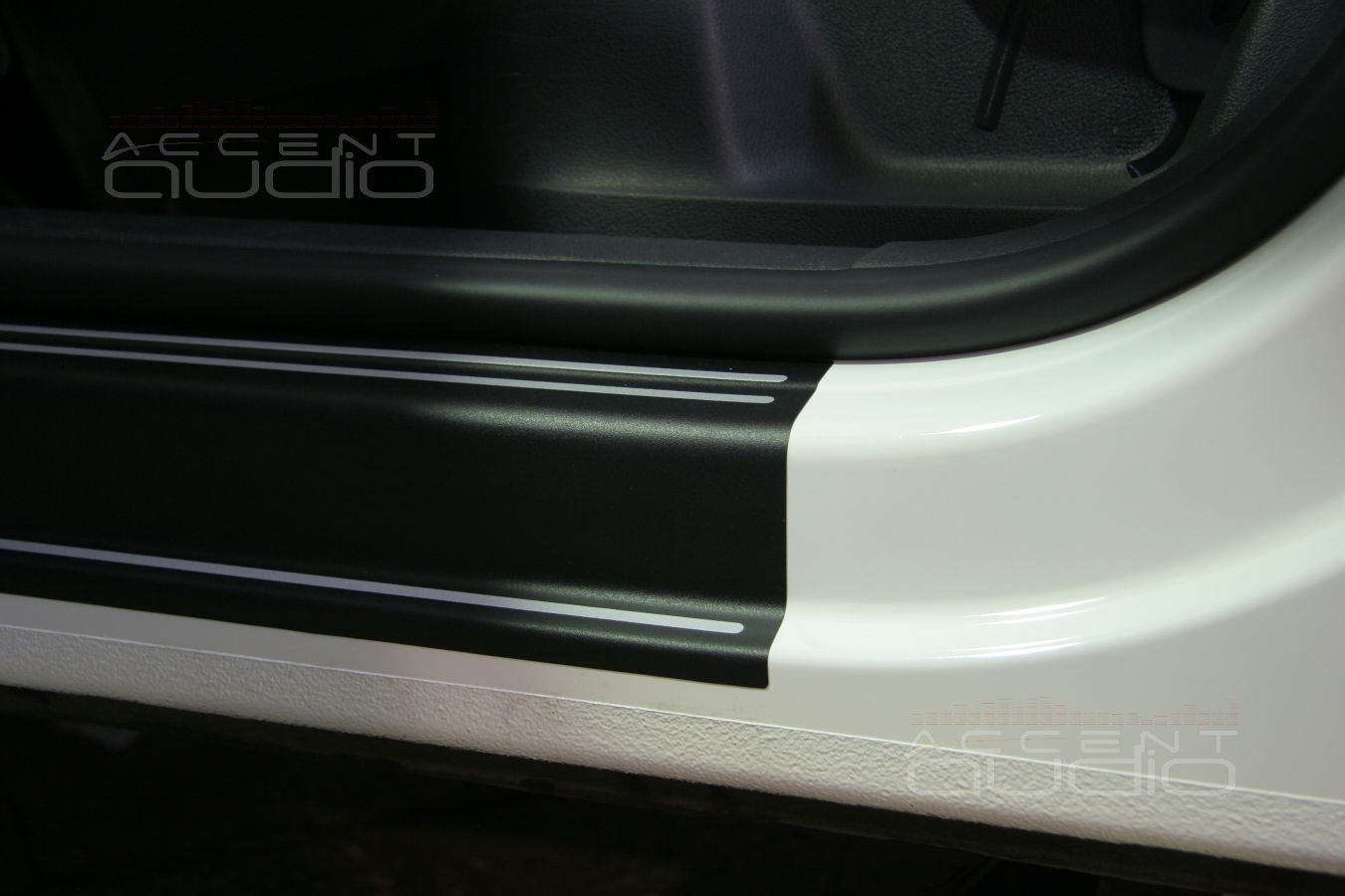 Декоративная защита порогов на Volkswagen Tiguan