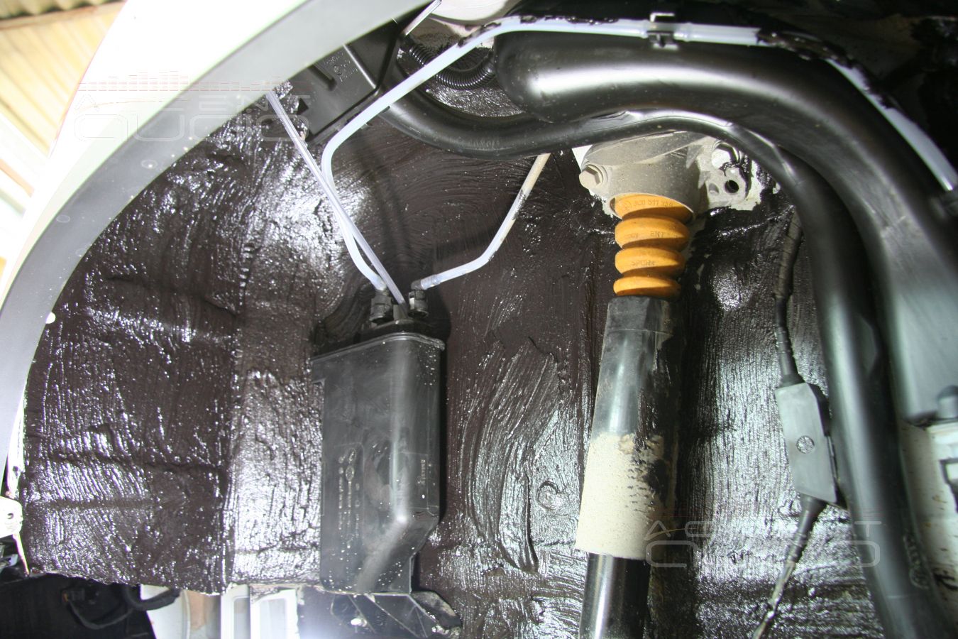 Шумоизоляция колесных арок в Volkswagen Tiguan