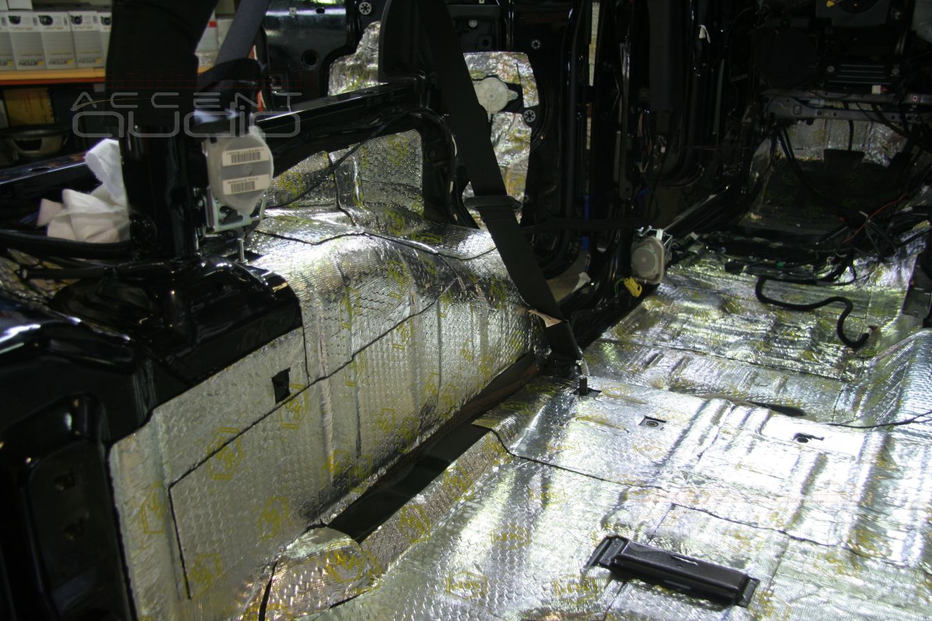 Тюнинг: шумоизоляция Jeep Wrangler, установка инвертора и модификация проводки