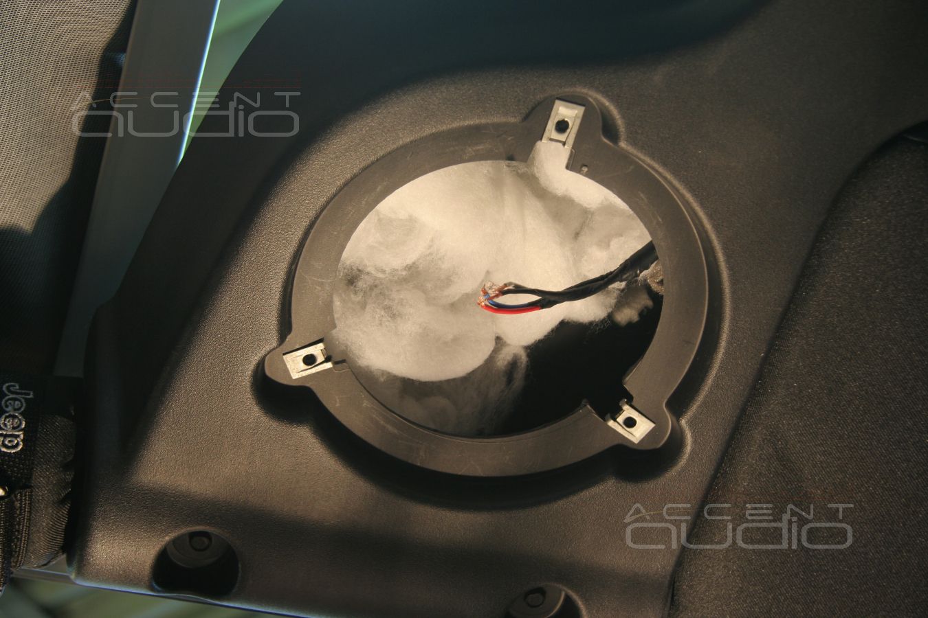 Установка акустических систем в Jeep Wrangler