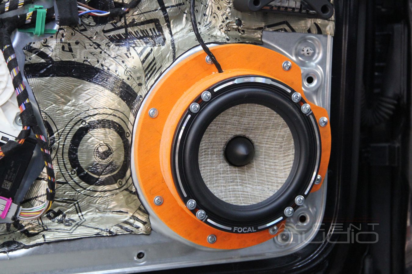 Замена акустики в Volkswagen Tiguan