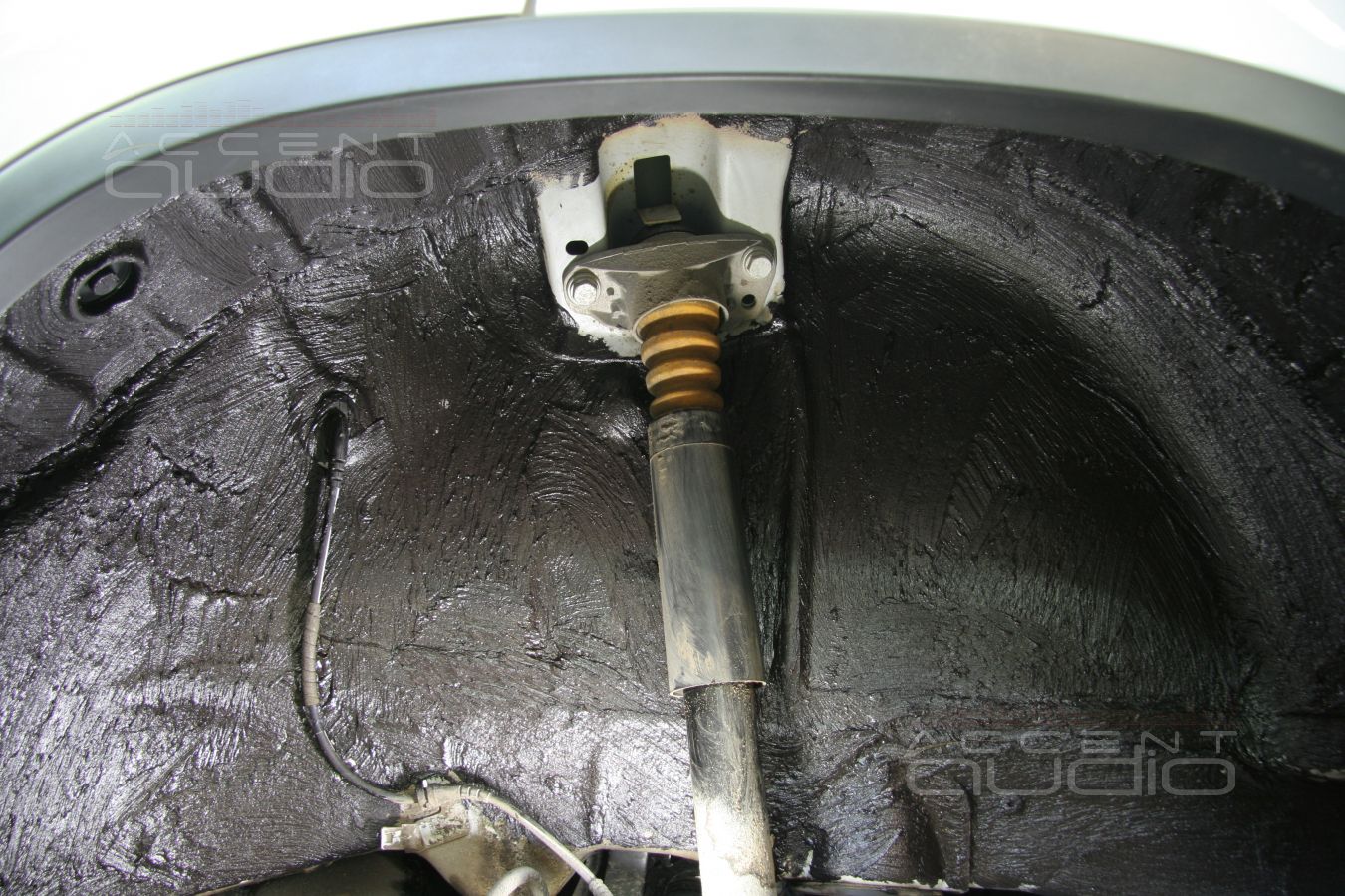 Шумоизоляция колесных арок в Volkswagen Tiguan