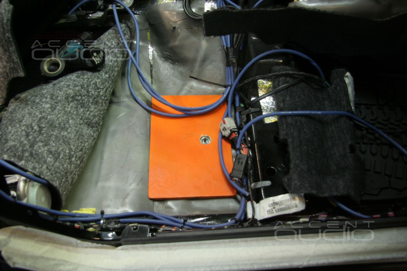 Установка акустических систем в Jeep Wrangler