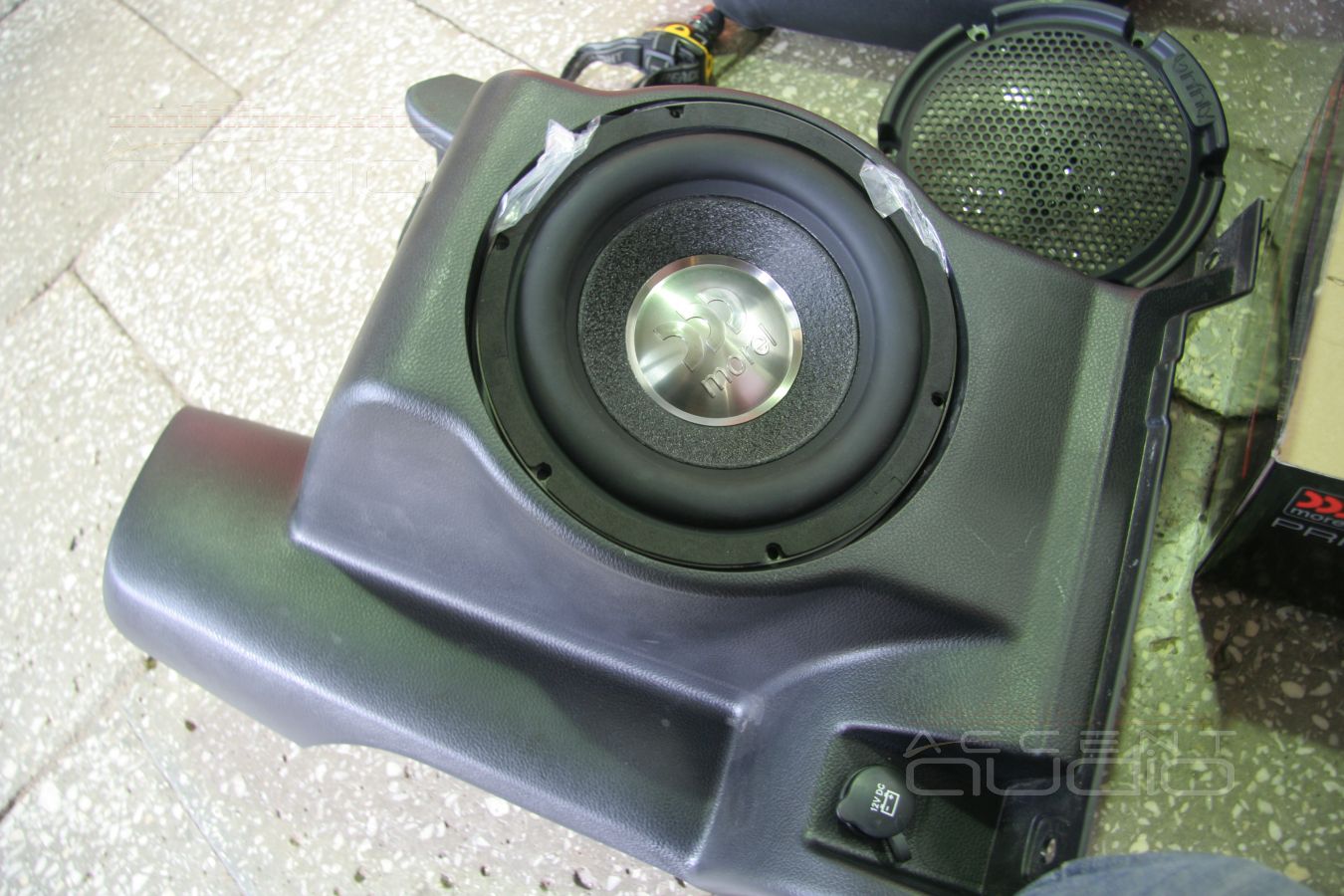 Установка сабвуфера в Jeep Wrangler