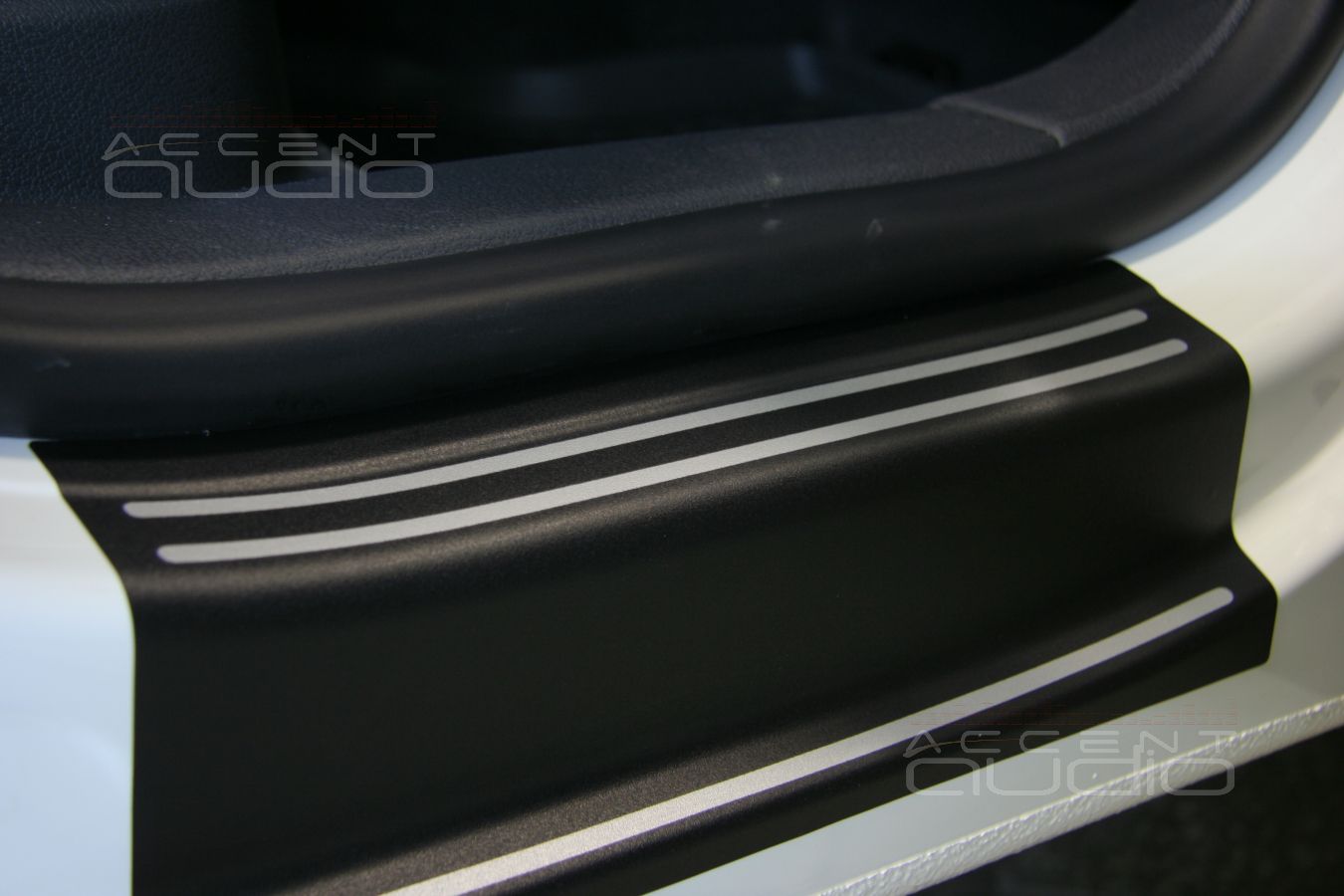 Декоративная защита порогов на Volkswagen Tiguan