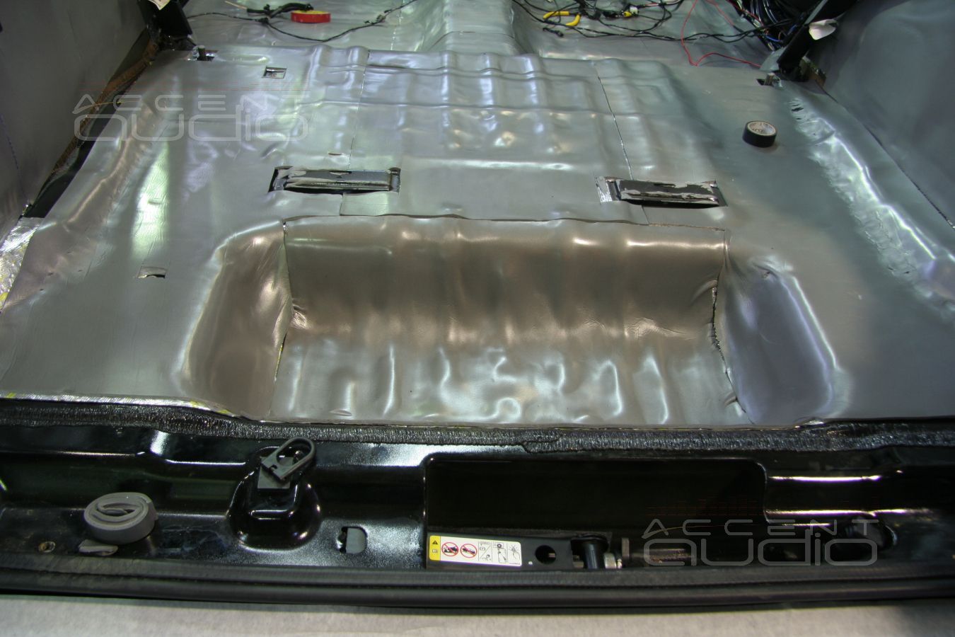 Тюнинг: шумоизоляция Jeep Wrangler, установка инвертора и модификация проводки