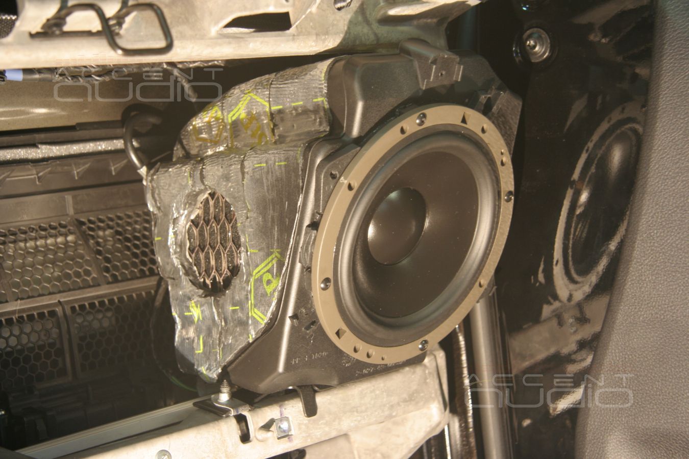 Установка акустических систем в Jeep Wrangler