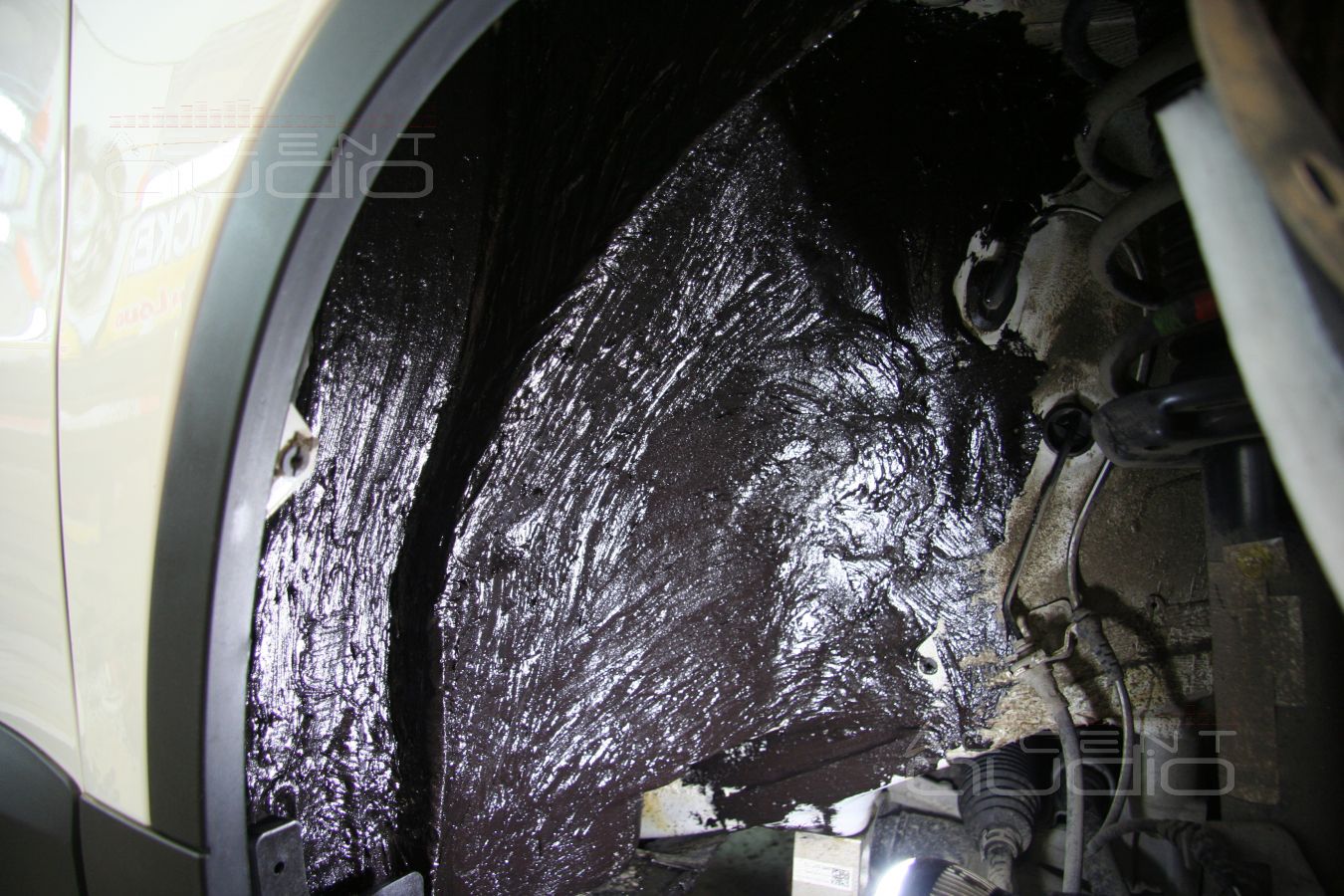 Шумоизоляция колесных арок в Volkswagen Tiguan