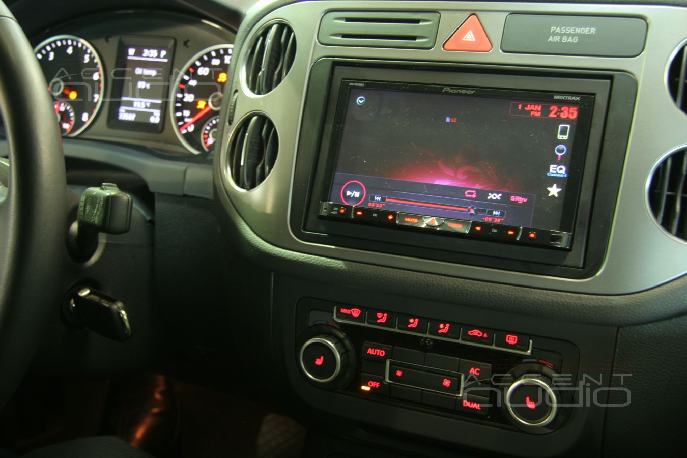 Замена магнитолы в Volkswagen Tiguan