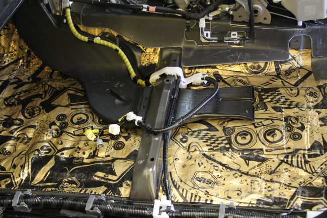 Замена магнитолы в Toyota Land Cruiser Prado 150