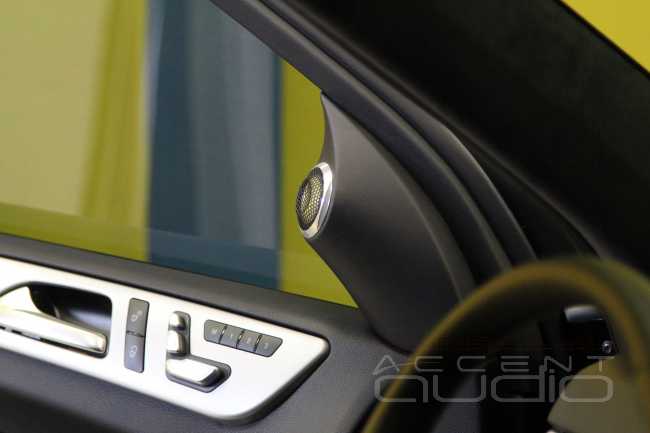 Mercedes-Benz GLE Яркий и громкой звук 