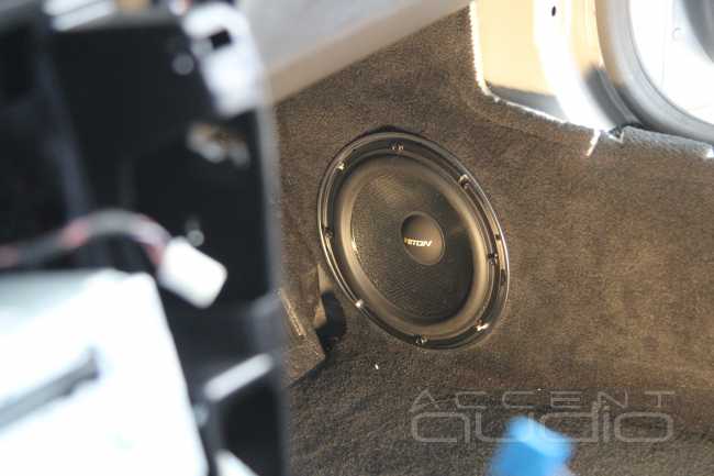 Burmester отправляем на полку – устанавливаем настоящую аудиосистему в спортивный Mercedes-Benz GT