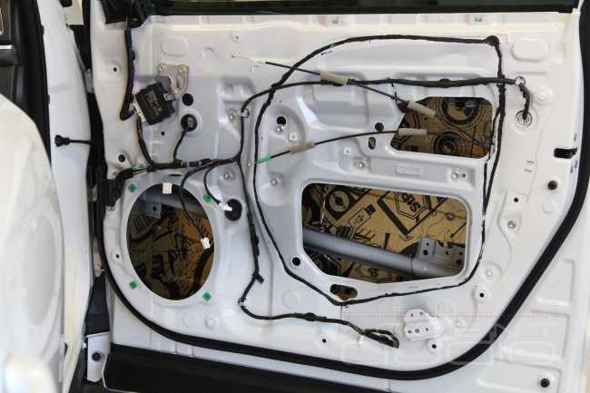 Полная замена аудиосистемы в Toyota Highlander