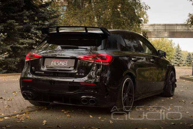 Бешеная табуретка со звуком: чёткий кач в новом Mercedes A 45