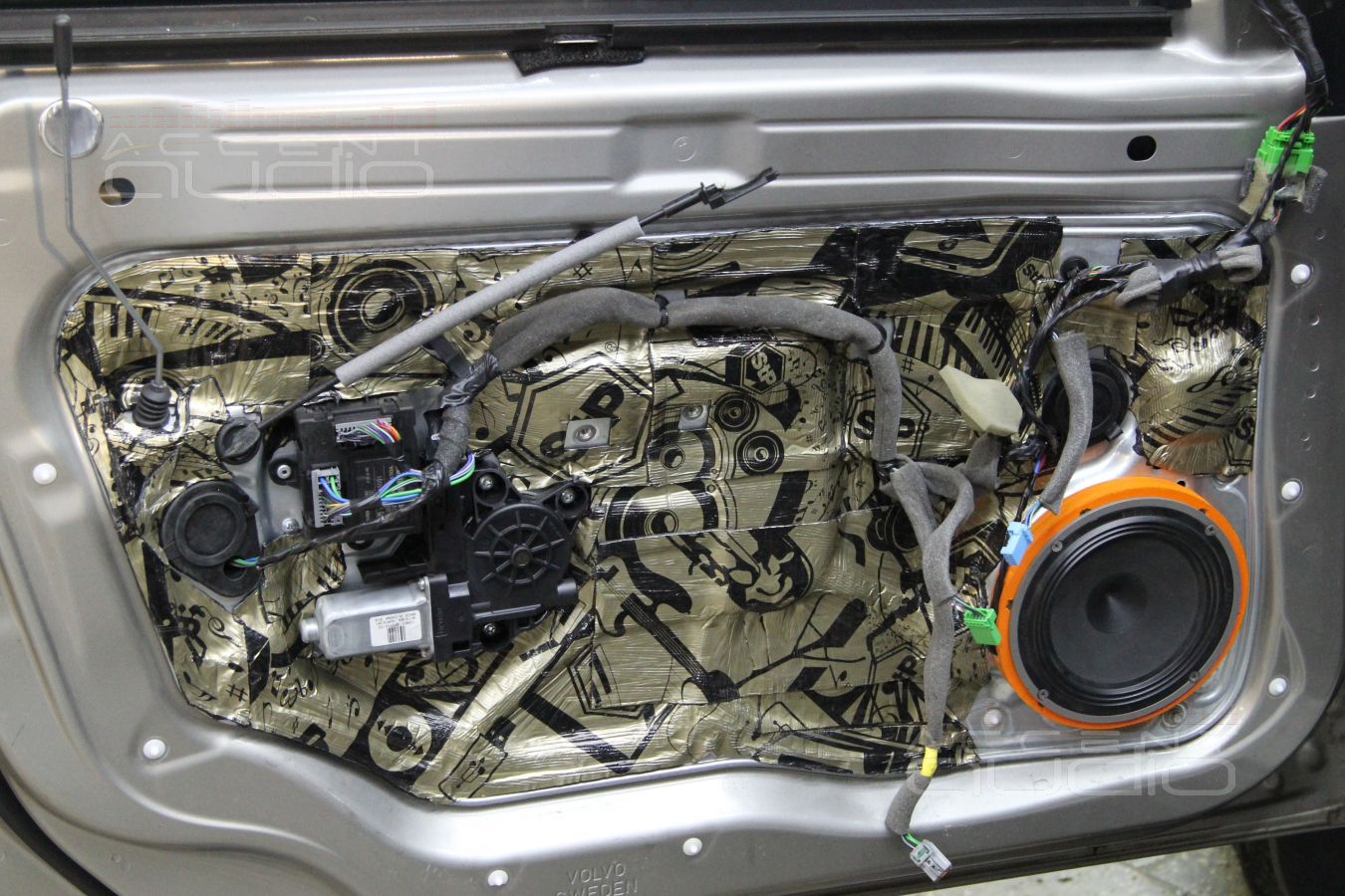 Установка акустики Audison VOCE AV K6 в Volvo XC 70