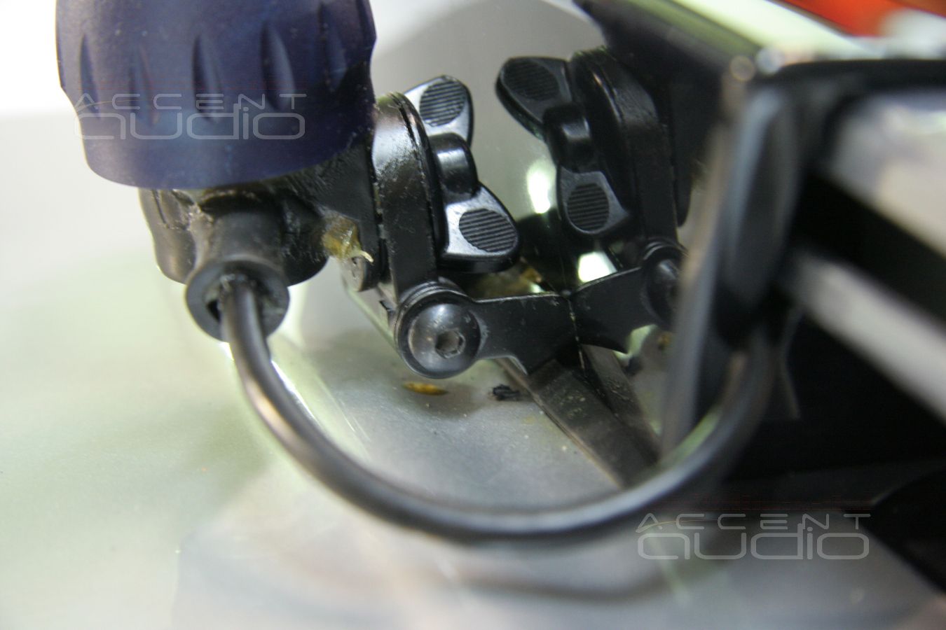 Бережно устанавливаем радиостанцию MegaJet MJ-555 в новый Toyota Highlander