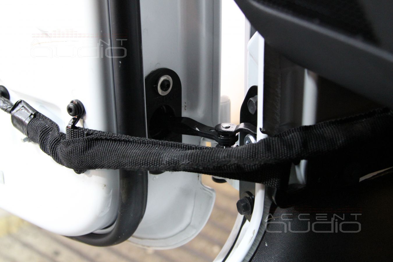 Доводчики дверей на Jeep Wrangler