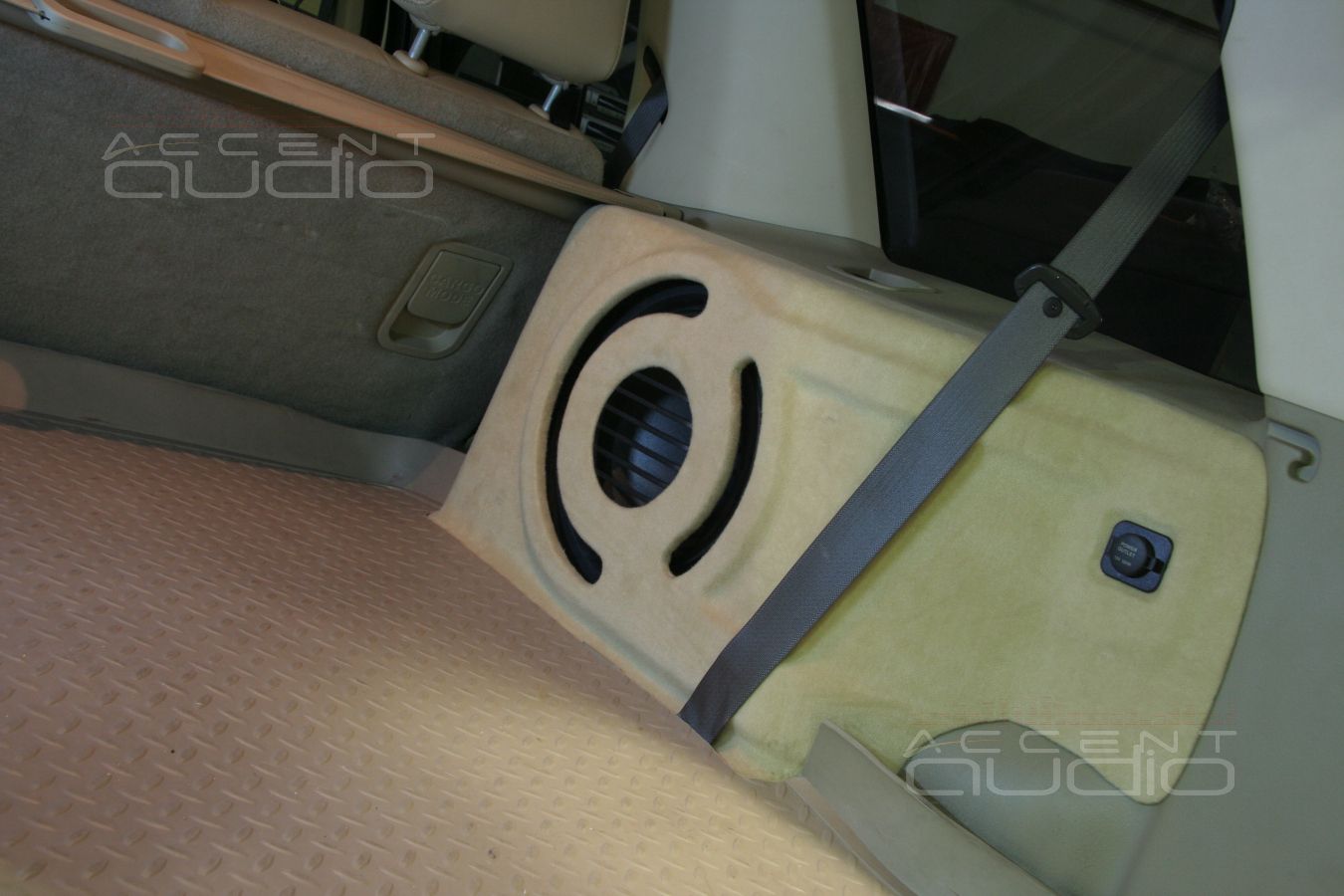 Установка усилителя и сабвуфера в старый Explorer