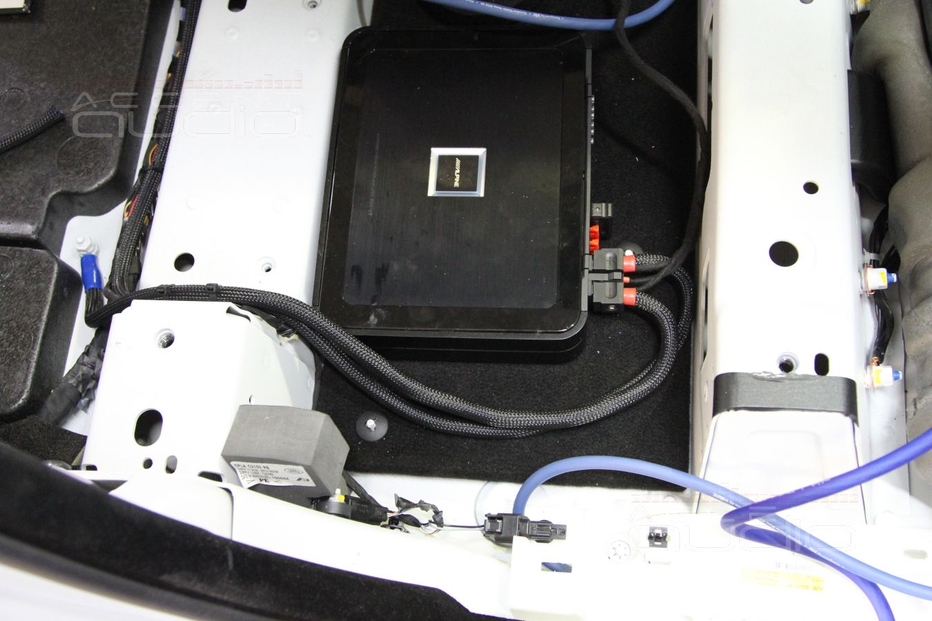 Прокладка проводки и установка усилителя