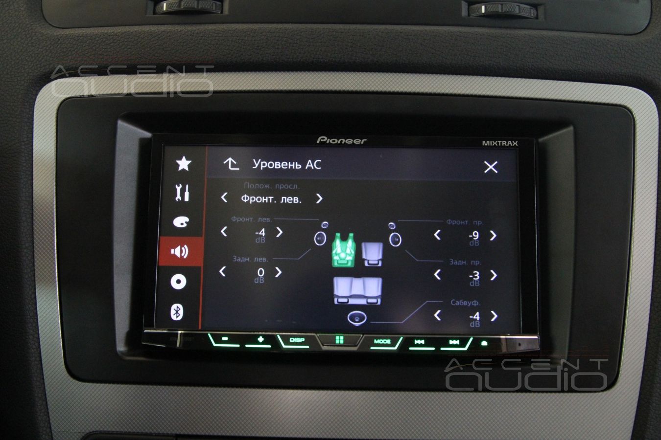 Pioneer AVH-X5700BT в Skoda Octavia 5