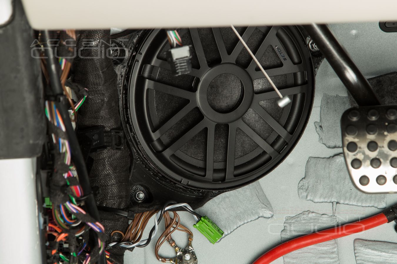 Важные нюансы монтажа лучших мидбасовых внутрипольников Eton MB195L в MB GLE