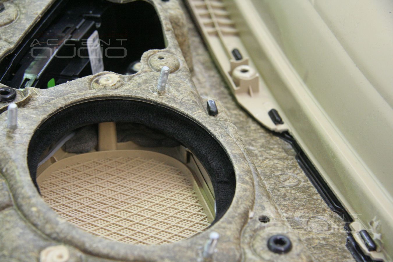 Установка среднечастотных динамиков (midrange) в штатные места BMW 523i F10