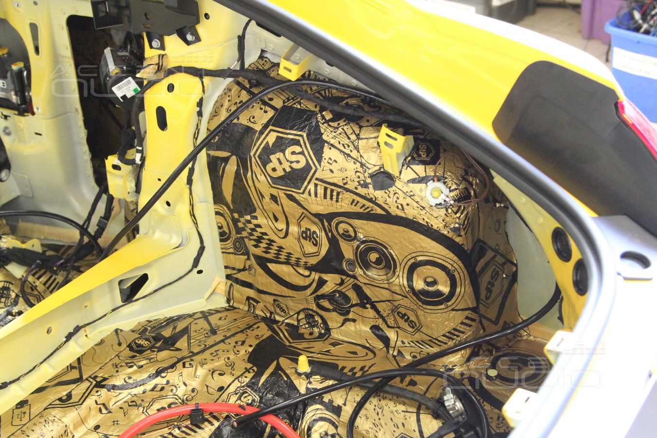 Шумо-виброизоляция кузова Audi TT