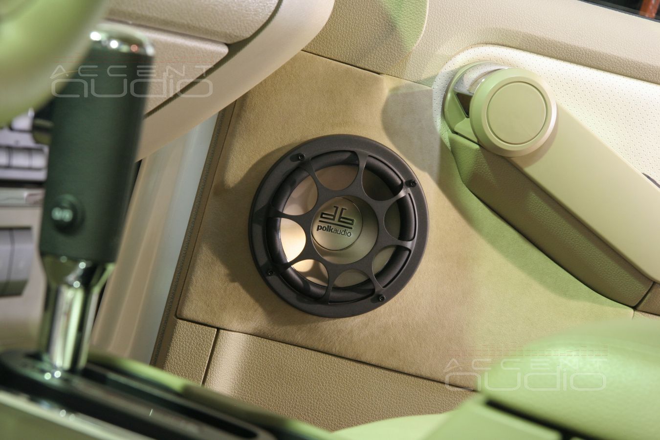 Установка акустики в стиле Ford Explorer