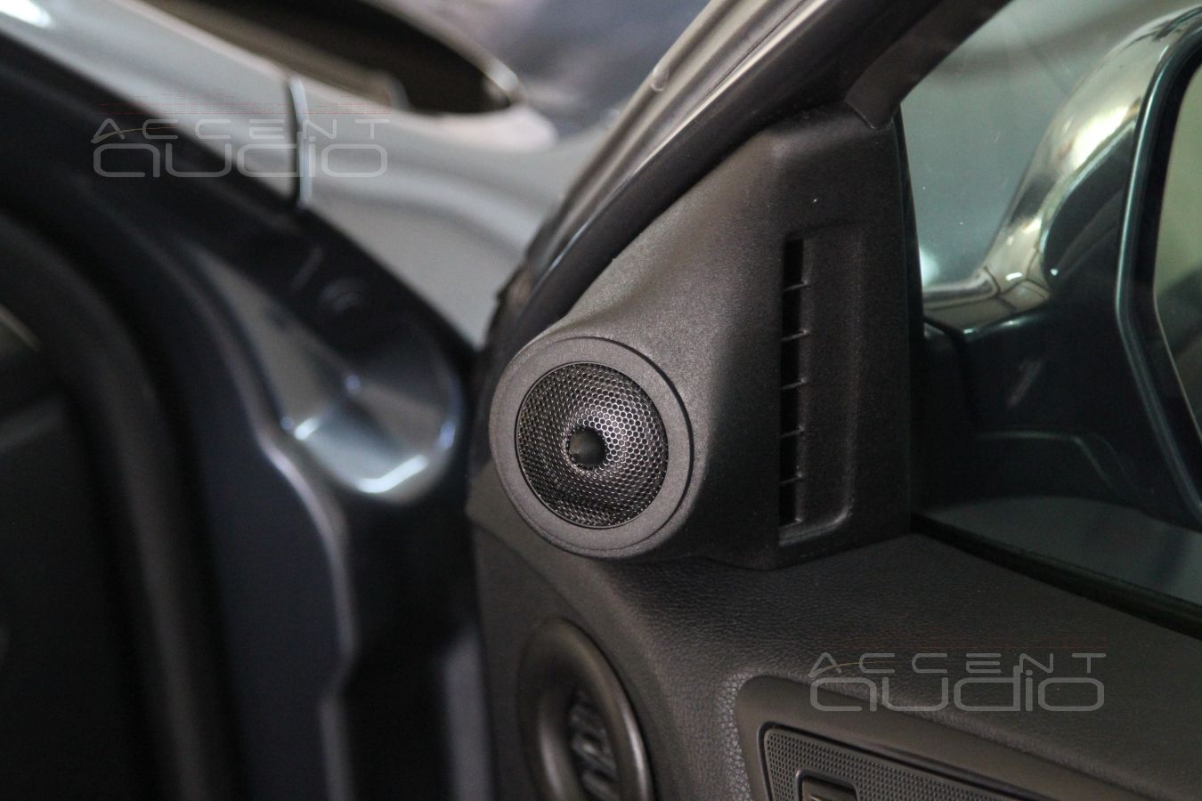 Подиумы под твитеры E.O.S PL-XT в Skoda Octavia 5