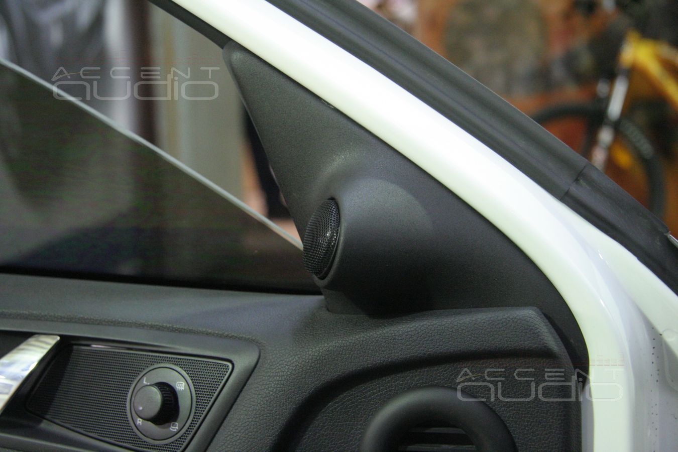 Установка твитеров (пищалок), изготовление подиумов