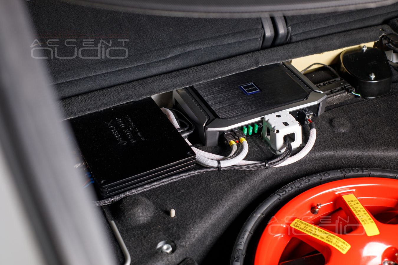 Установка усилителей Helix и Alpine в Porsche Cayenne