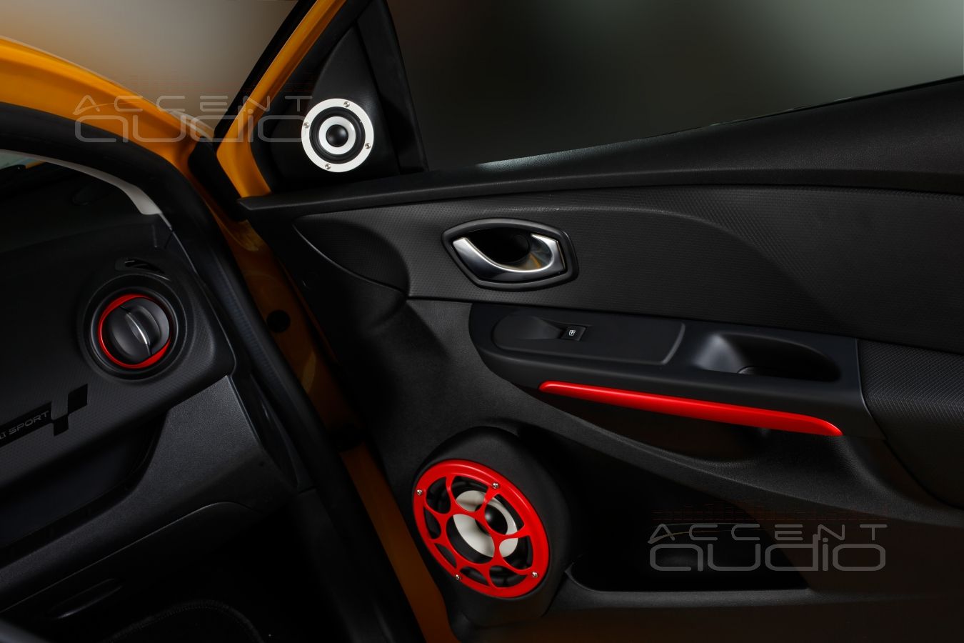 Подиумы под акустику Bewith в Renault Clio Sport