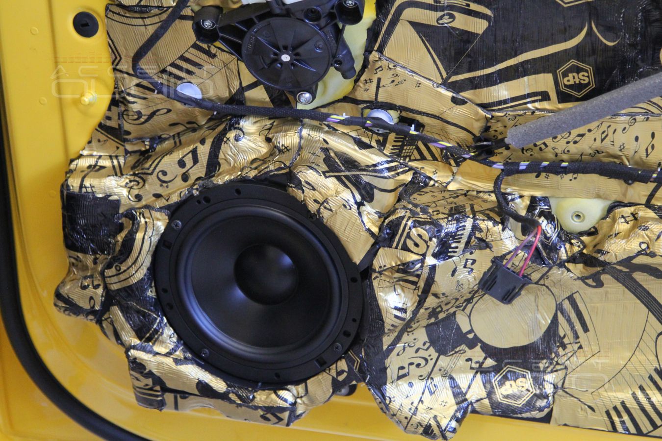 Аудиоподготовка Audi TT и дверные ящики