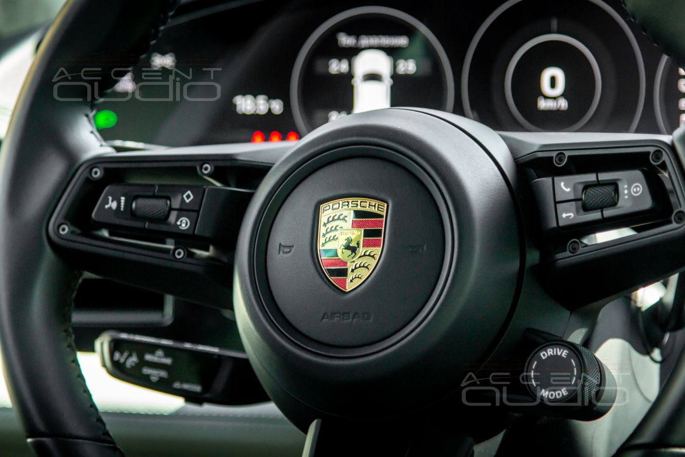 Явные отличия настоящей аудиосистемы от Burmester в Porsche Taycan