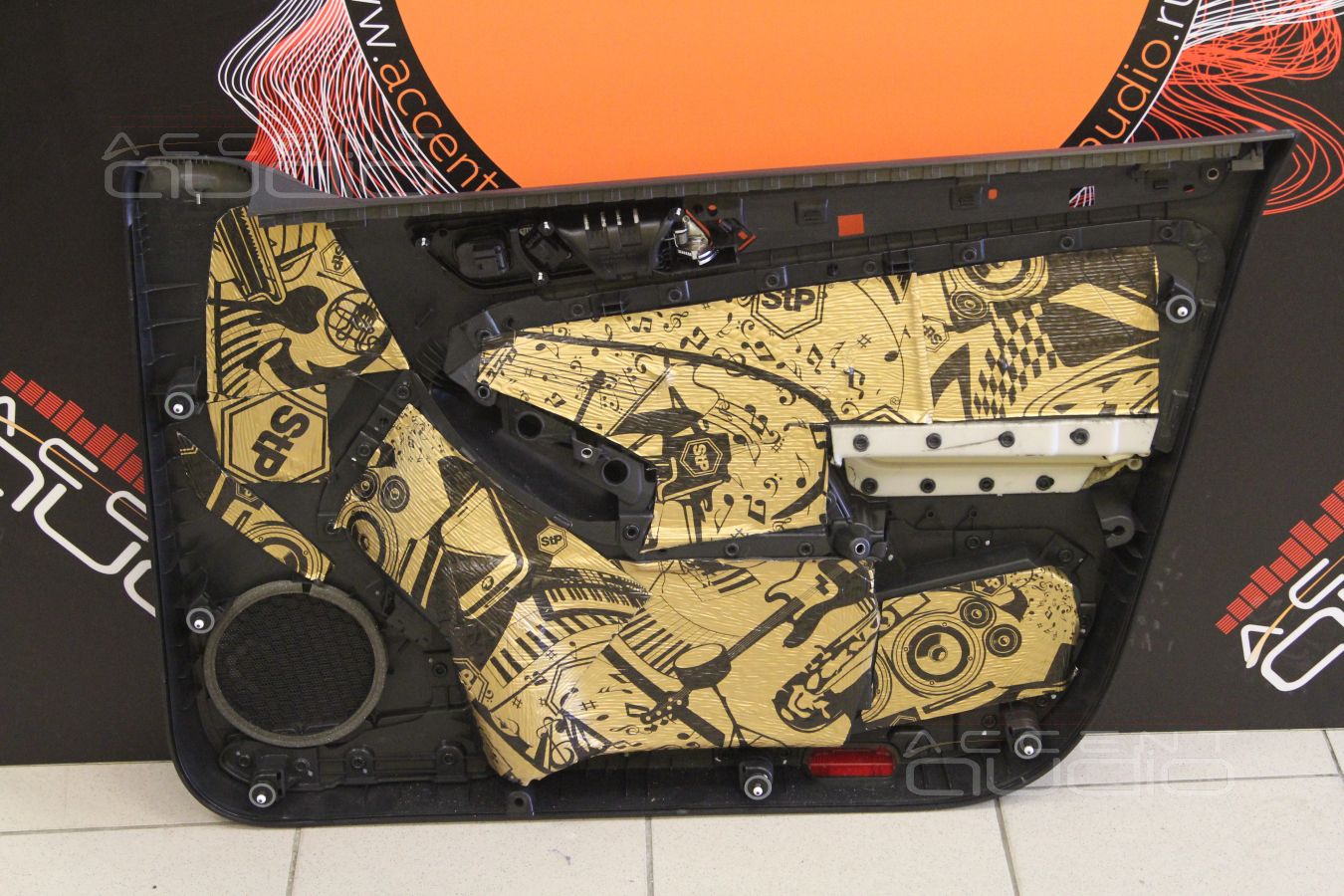 Установка акустики: мидбасы Focal Flax и аудиоподготовка дверей