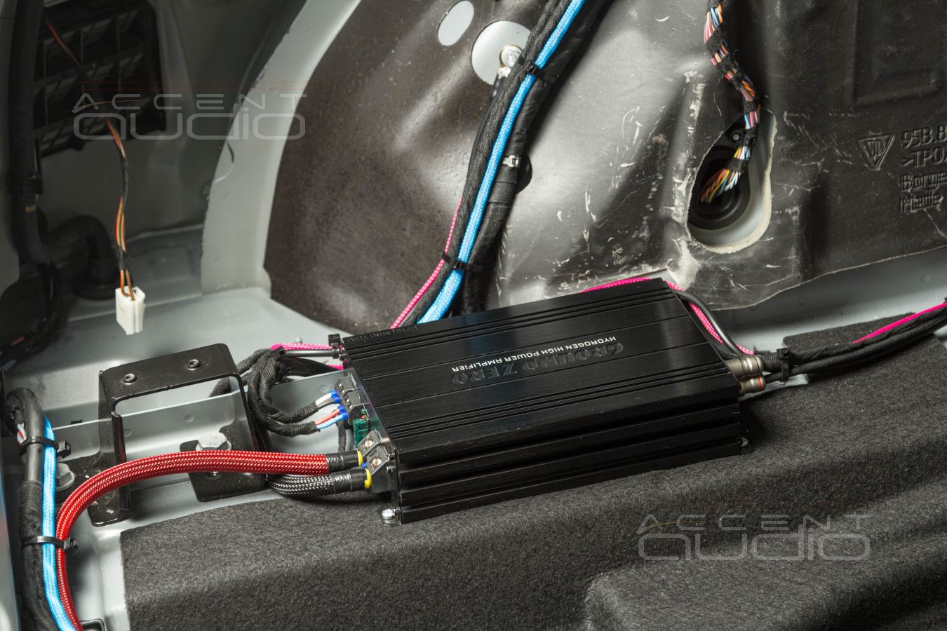 Выбор и монтаж усилителей AB класса в компактный Porsche Macan