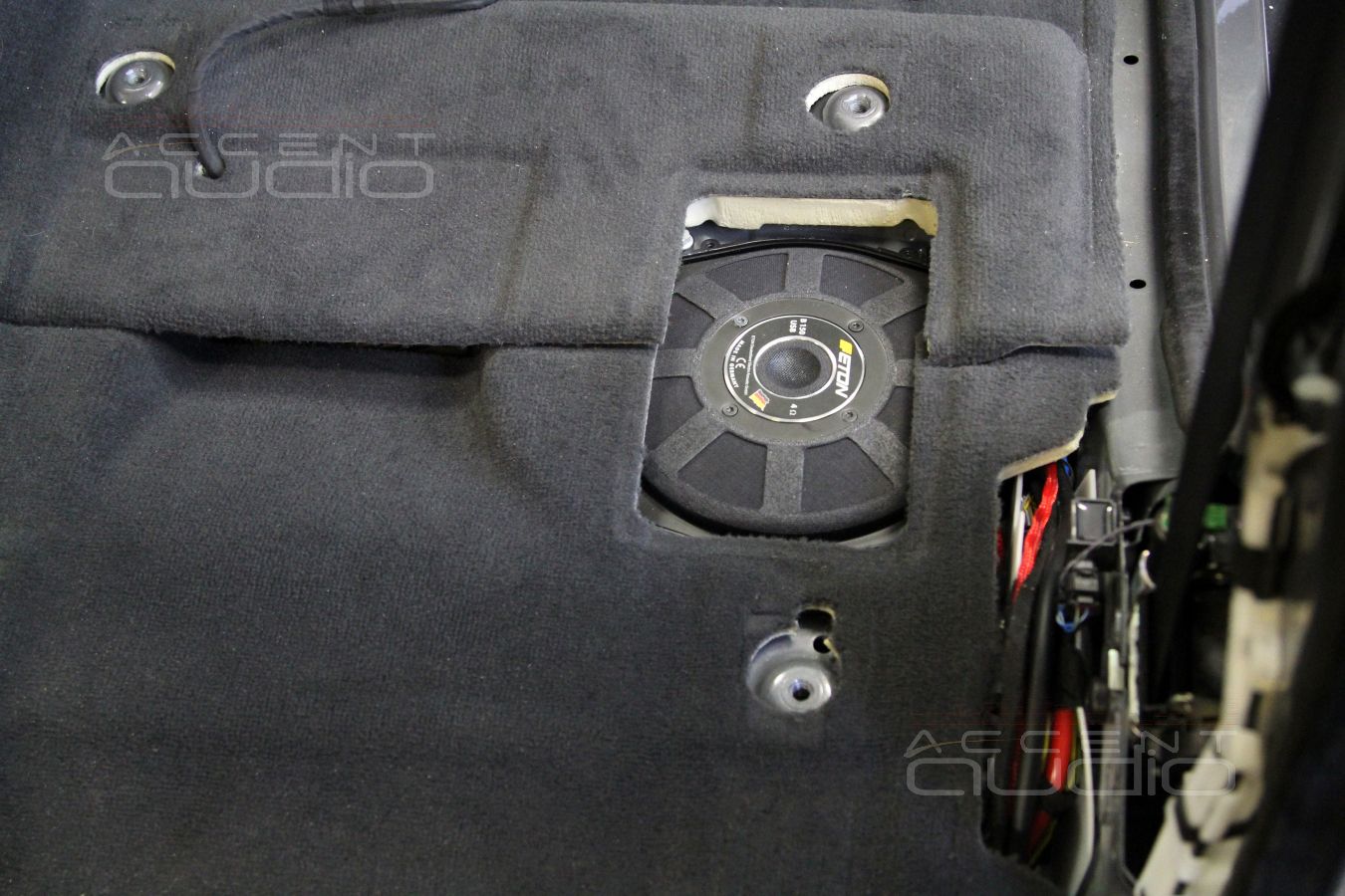 Подсидельные мидбасы – обычно, но это Eton !