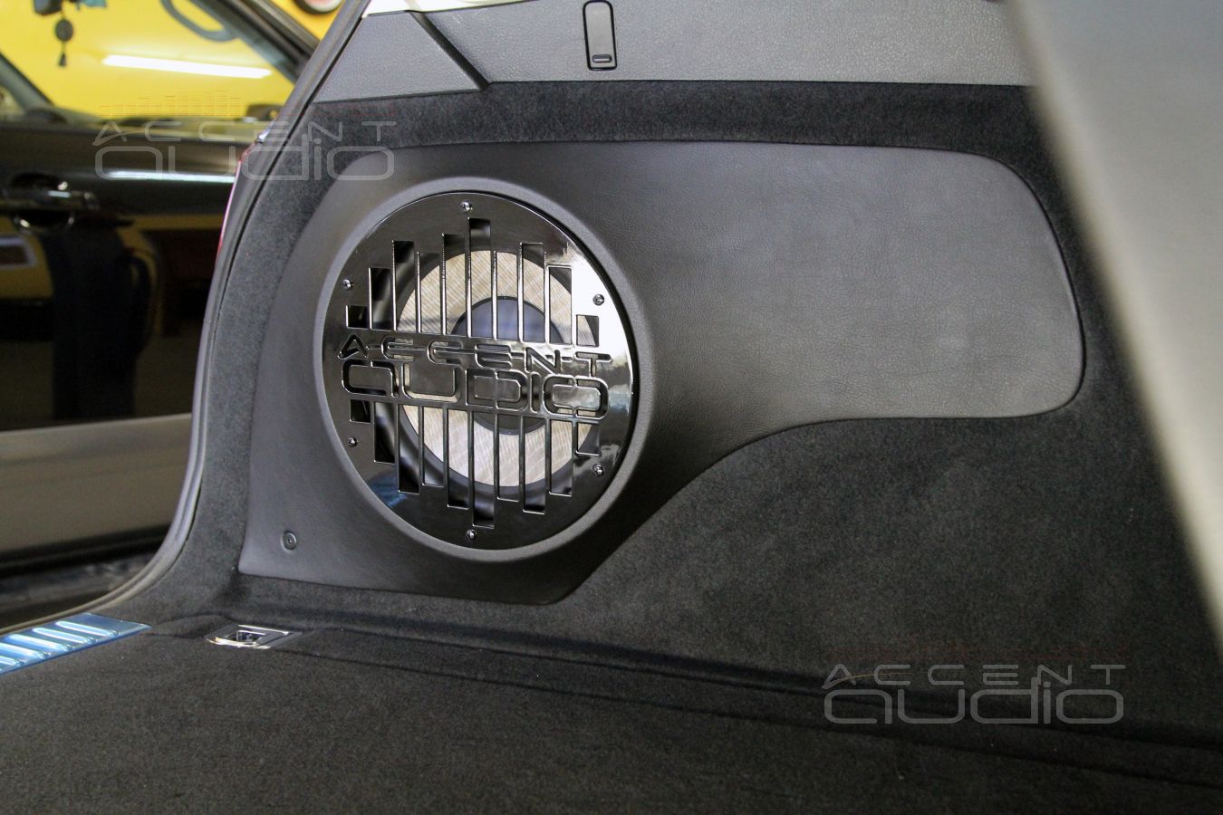 Фирменный сабвуфер-стелс 